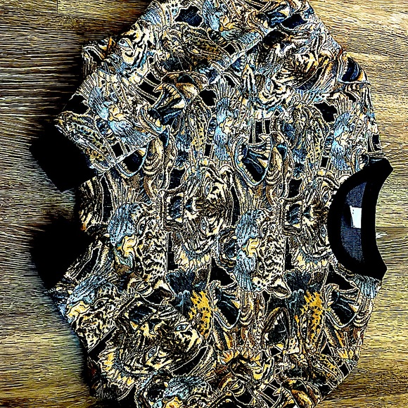 VERY RARE SWEATER! 🦁 - Picture 1 of 1